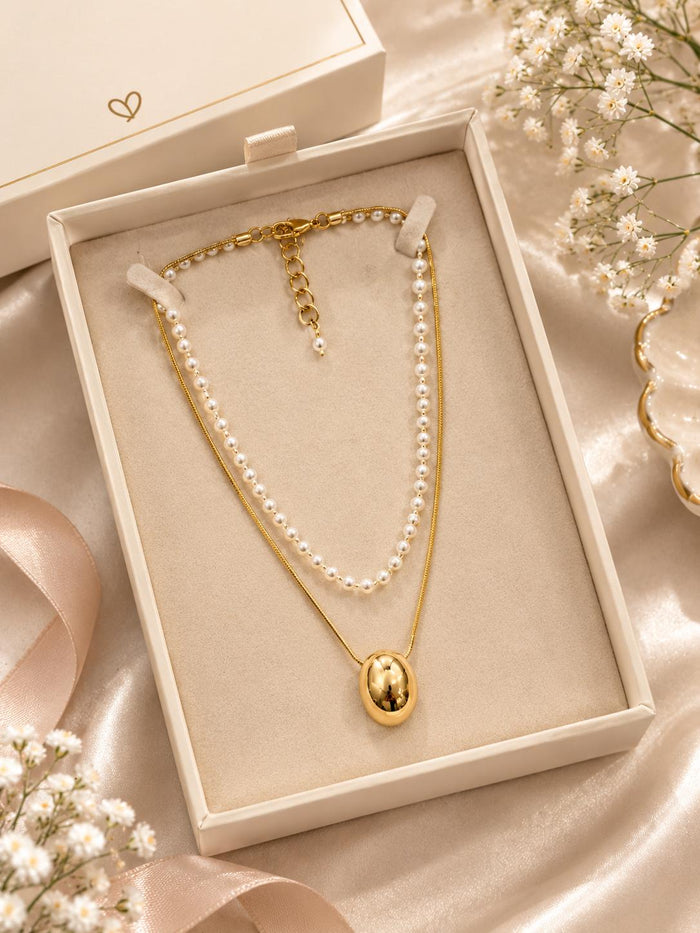 Gold Oval Pendant Pearl Necklace