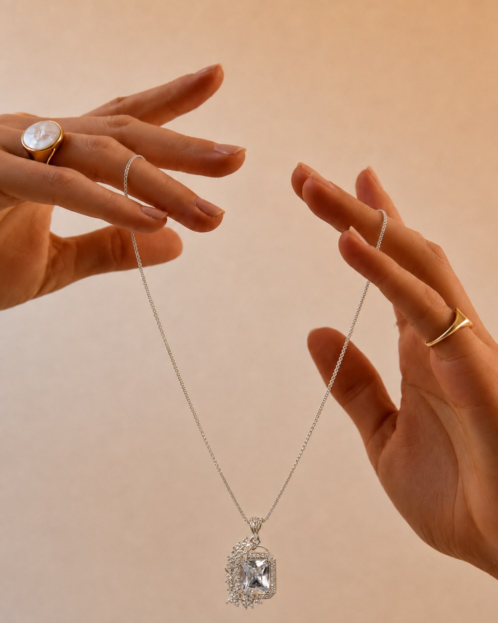 Éclat Crystal Pendant