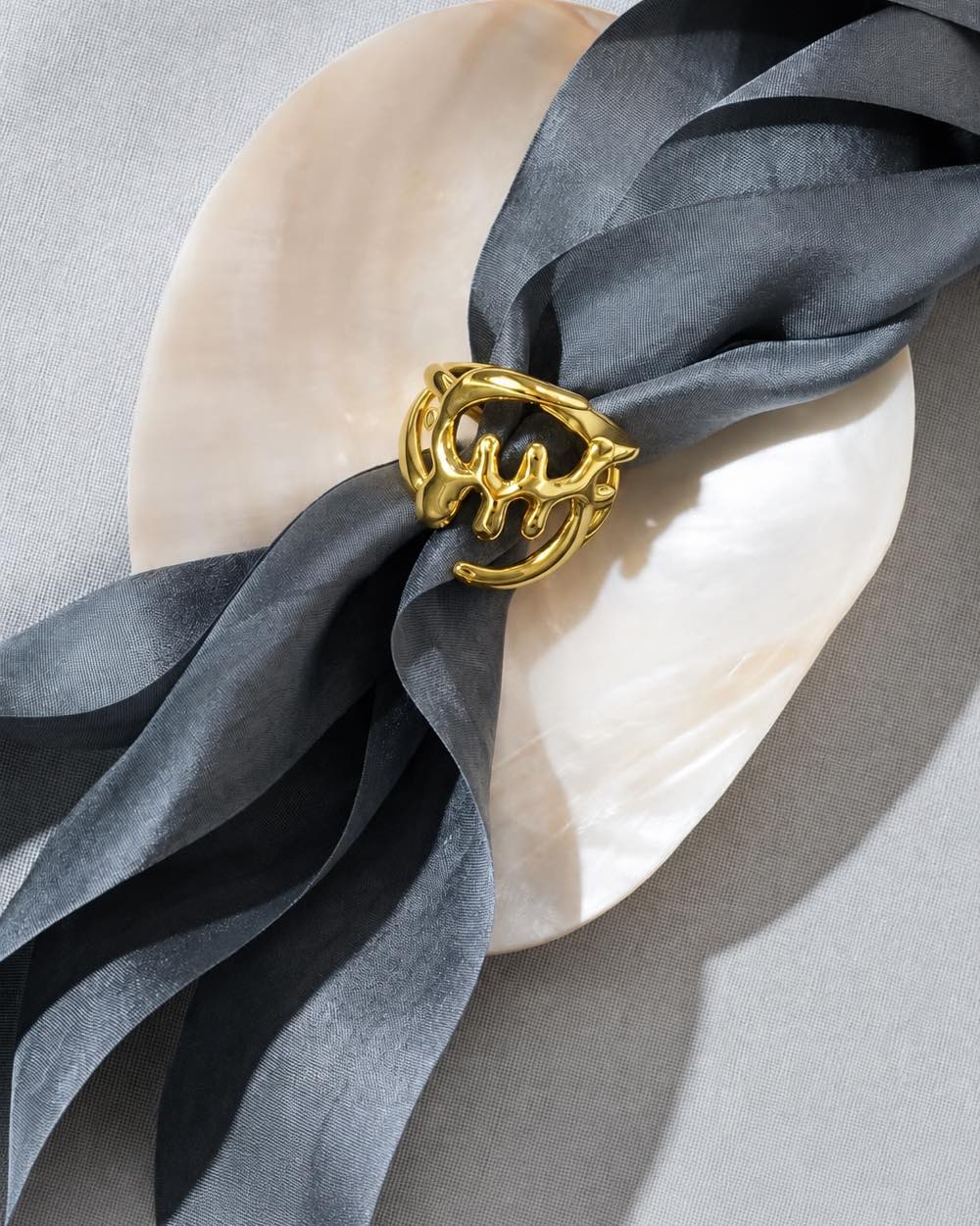 Dôme Signet Ring