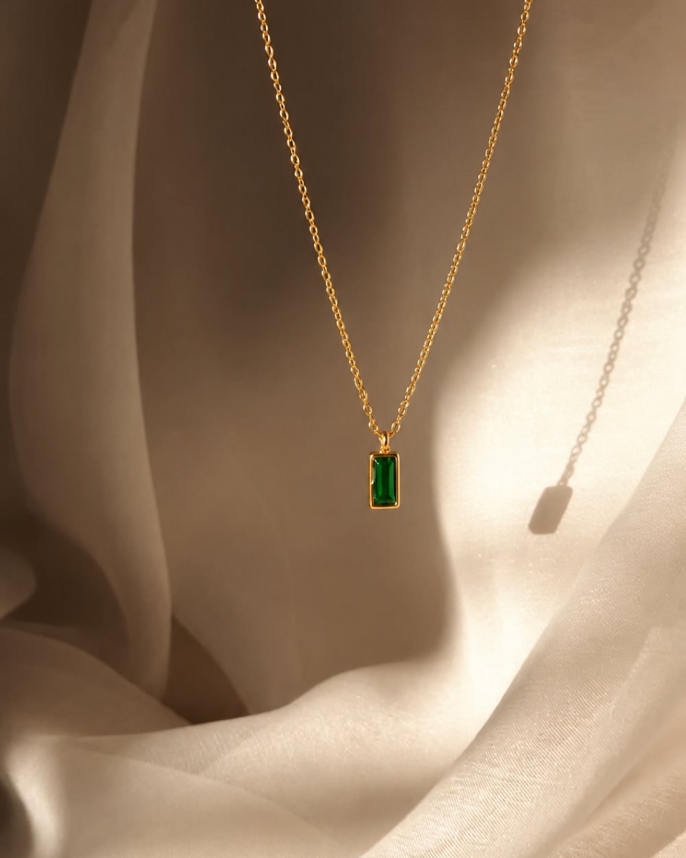 Émeraude Baguette Pendant
