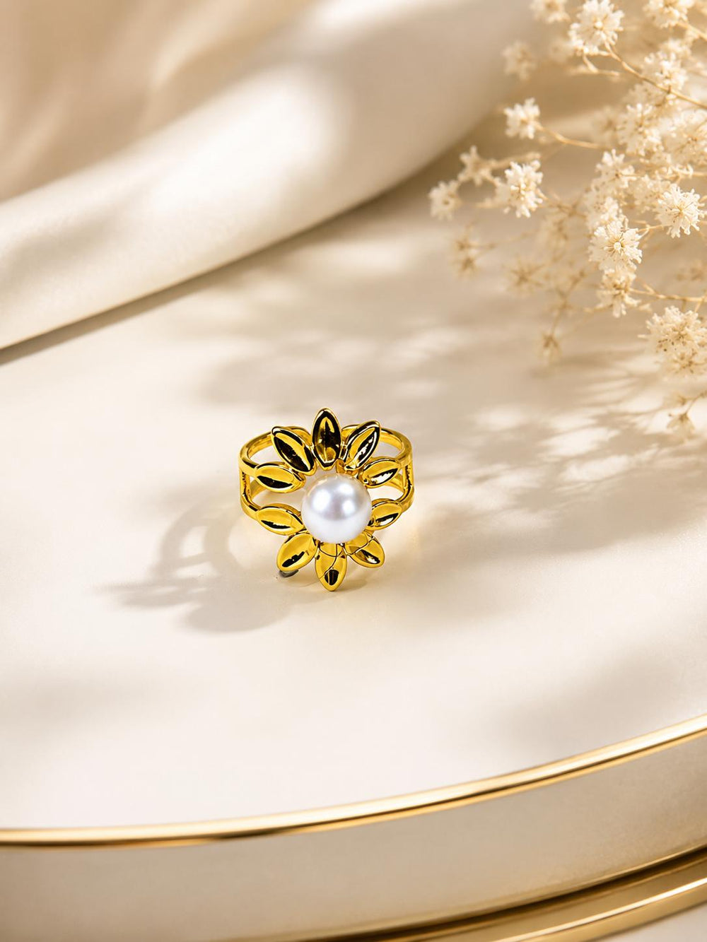 Gold flower pearl ring loose